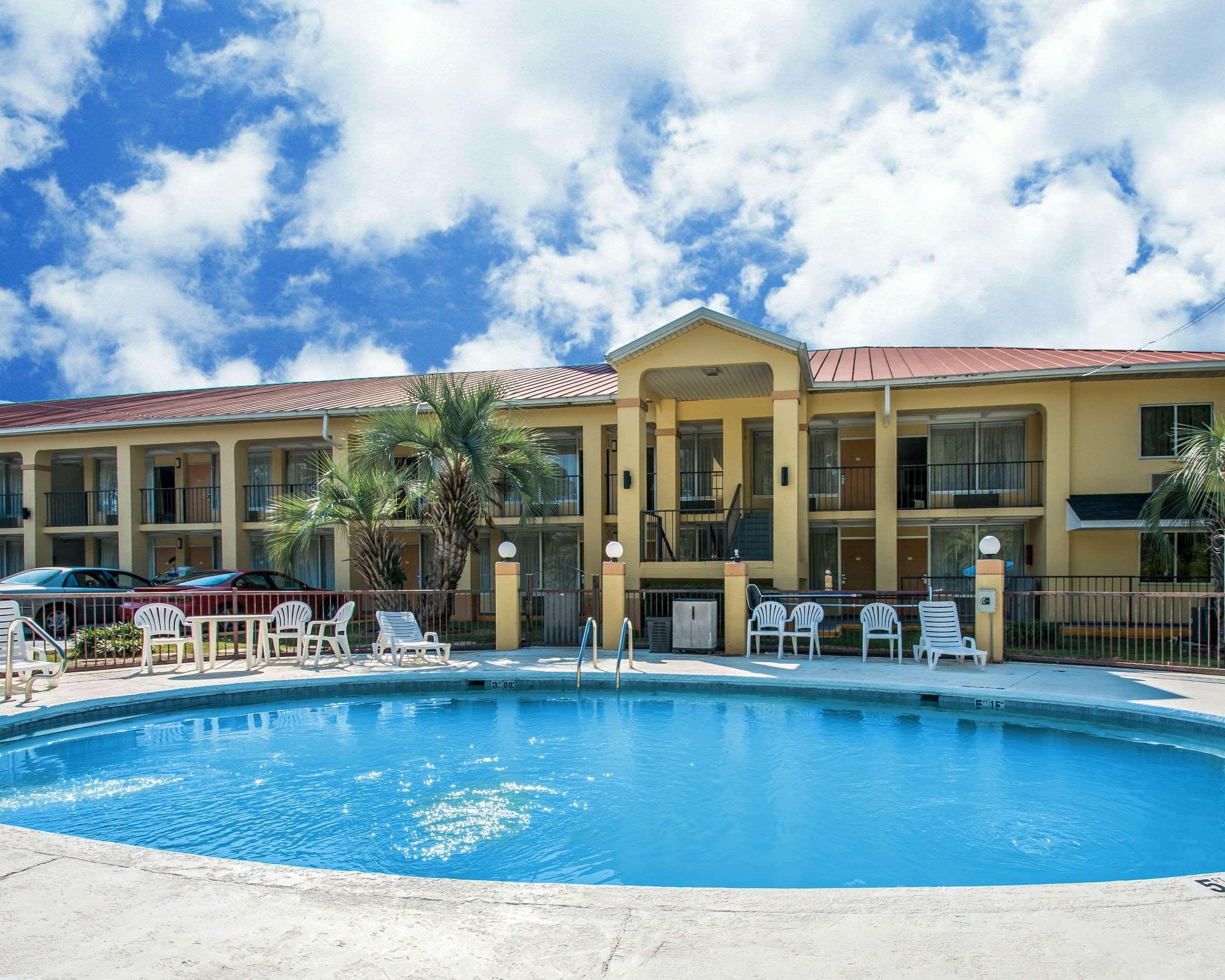 Red Roof Inn Evergreen Esterno foto